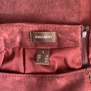 SIZE 2 VINTAGE DANIER GENUINE LEATHER SLIT SKIRT FITTED